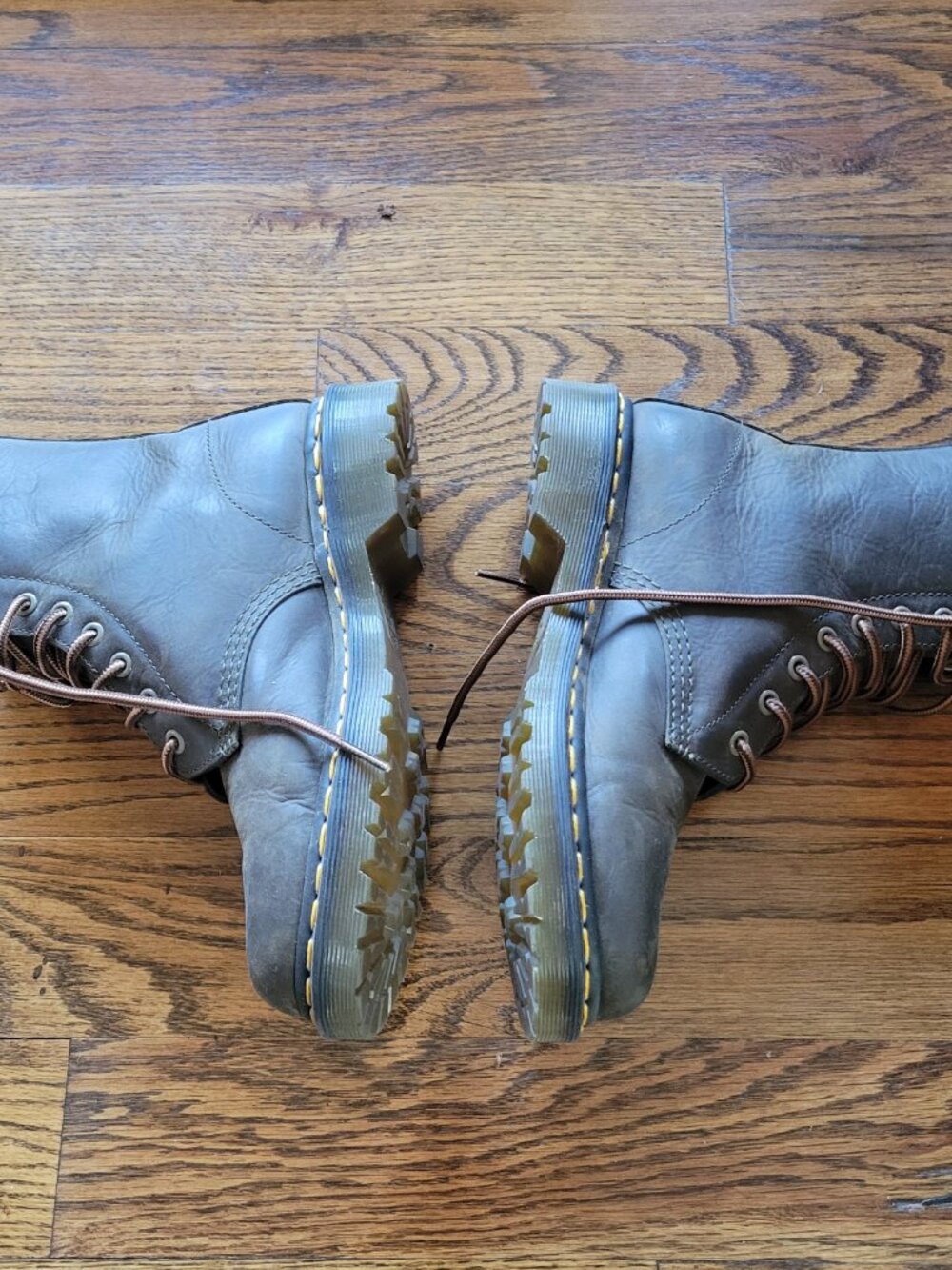 Dr Martens size US 8 EU 38 brown leather lace up boots with shearling lining - Picture 2 of 5